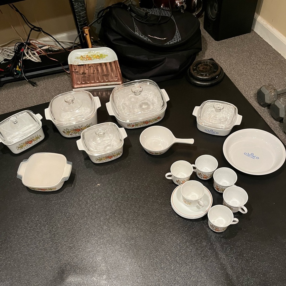 Corningware Corelle Spice of life design 8pc set vintage or the 21pc. Set